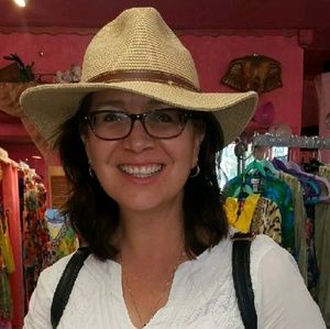 Meet your Posher, Laura